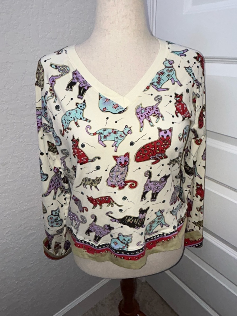 Lapis Sequins Embellished Cat Print Long Sleeve Blouse Shirt Top